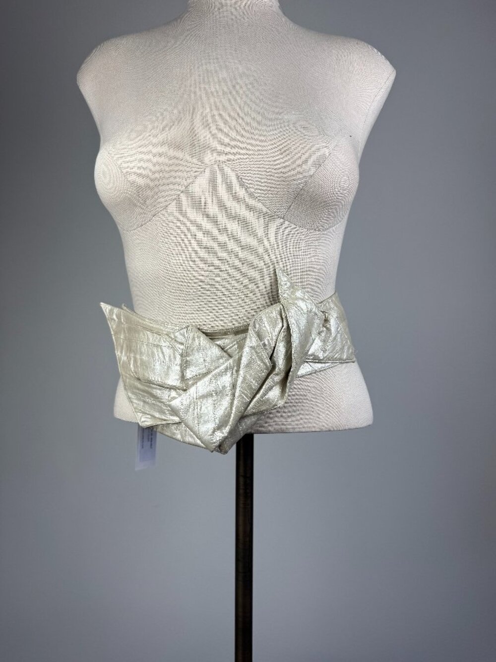 Sculpted eelskin leather belt